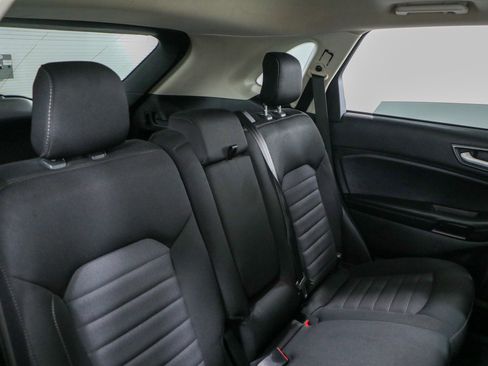 Used 2021 Ford Edge SE image 27