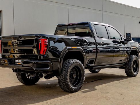 Used 2025 GMC Sierra 2500 Denali Ultimate image 10