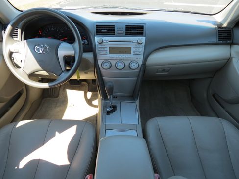 Used 2010 Toyota Camry SE image 10