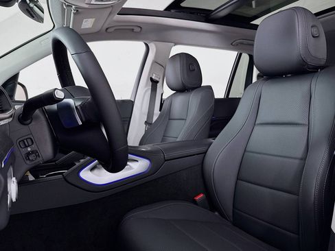 New 2026 Mercedes-Benz GLS 450 4MATIC image 17