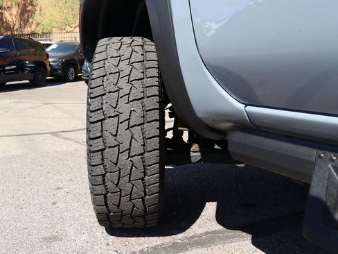 Used 2022 Nissan Frontier Pro-X RWD image 6