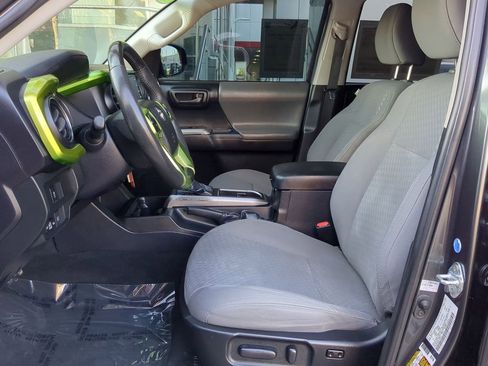 Used 2021 Toyota Tacoma SR5 w/ Blackout Package (TMS) image 15