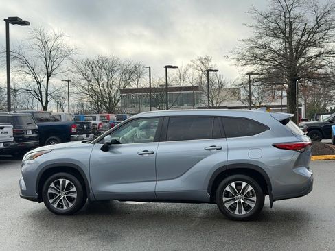 Used 2023 Toyota Highlander XLE image 10
