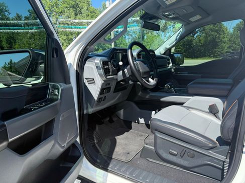 Used 2025 Ford F150 Lariat AWD/4WD image 14