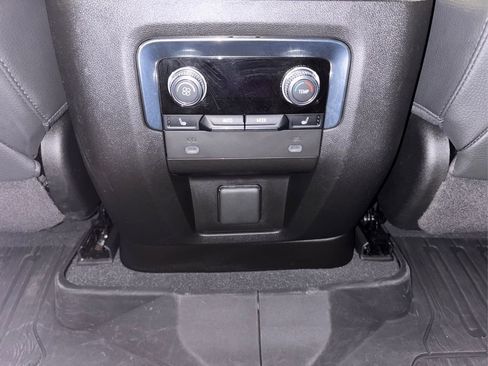 Used 2022 GMC Yukon Denali w/ Denali Premium Package AWD/4WD image 30
