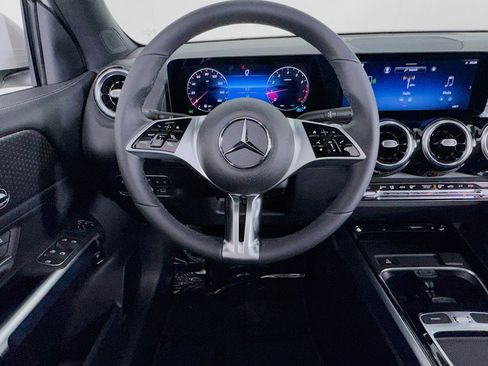New 2026 Mercedes-Benz GLB 250 image 4