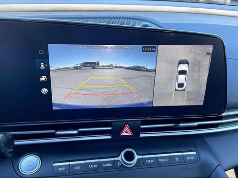 Used 2024 Hyundai Elantra Limited image 26