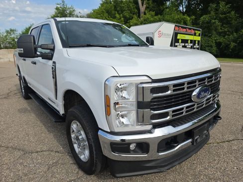 Used 2025 Ford F250 XLT w/ FX4 Off-Road Package AWD/4WD image 5