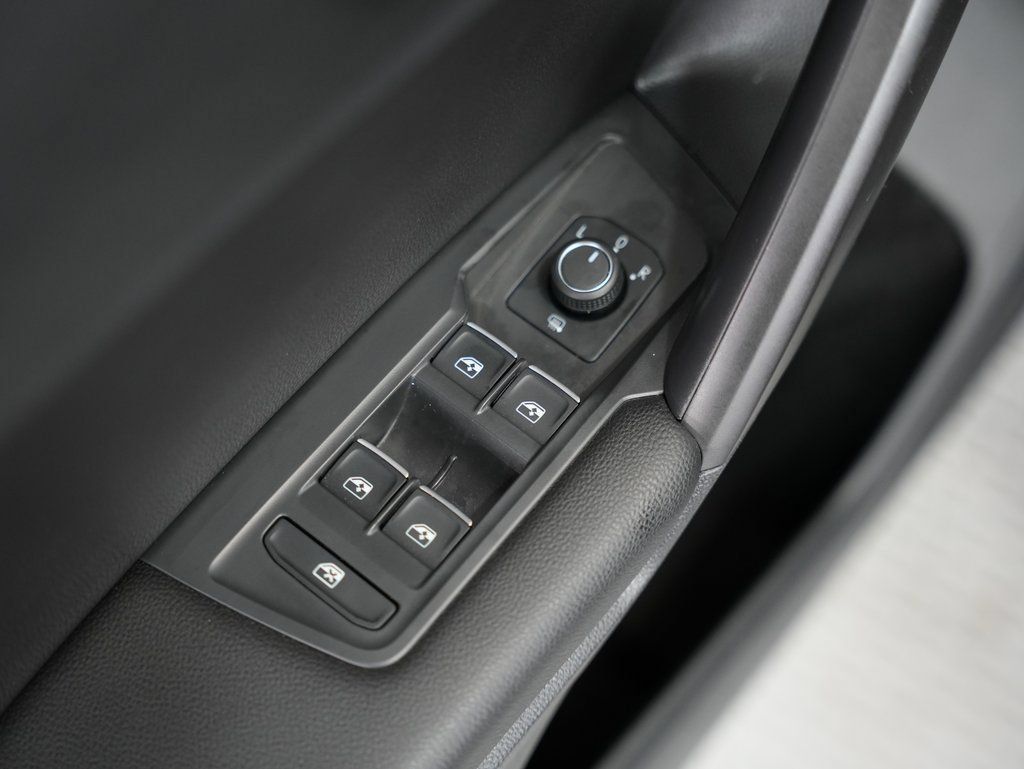 Used 2021 Volkswagen Tiguan SE w/ Panoramic Sunroof Package AWD/4WD image 47