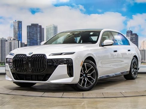 Used 2025 BMW 740i xDrive 740i xDrive w/ Premium Package image 2