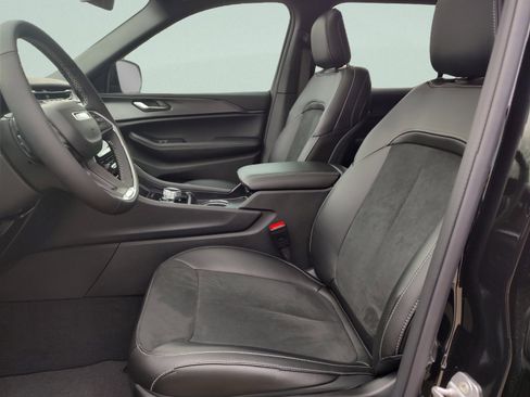 New 2025 Jeep Grand Cherokee L Altitude RWD image 28