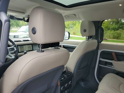 Used 2023 Land Rover Defender 110 S AWD/4WD image 28