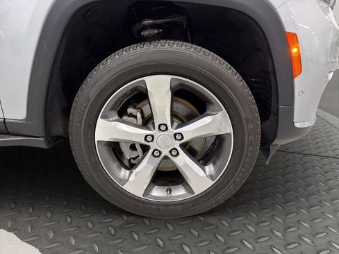 Used 2024 Jeep Grand Cherokee L Limited w/ Luxury Tech Group II image 14