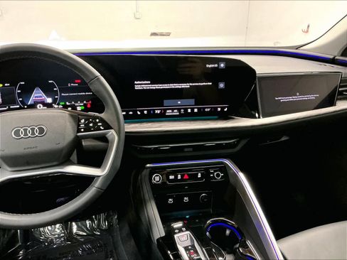 Certified 2025 Audi Q5 Prestige image 9