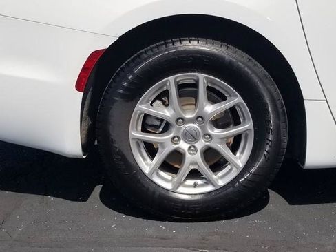 Used 2025 Chrysler Pacifica Select FWD image 27