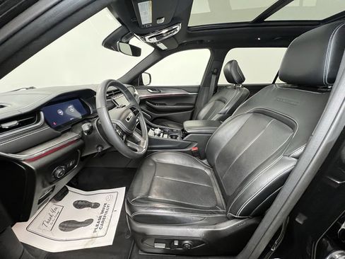 Used 2024 Jeep Grand Cherokee L Overland image 4