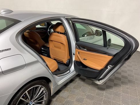 Used 2019 BMW 530e xDrive w/ Convenience Package AWD/4WD image 35