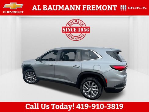 Used 2025 Buick Enclave Preferred image 11