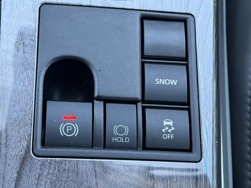 Used 2023 Toyota Highlander Platinum FWD image 24