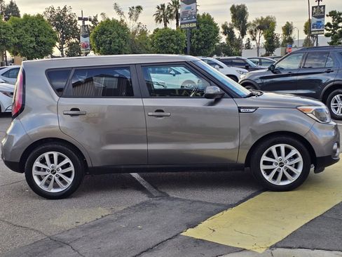 Used 2018 Kia Soul + FWD image 5