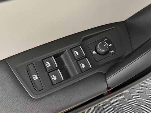 Used 2019 Volkswagen Tiguan SE FWD image 15