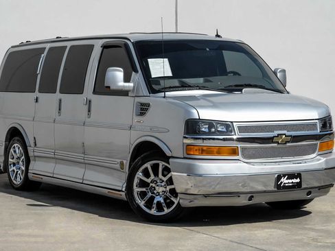 Used 2011 Chevrolet Express 1500 image 7