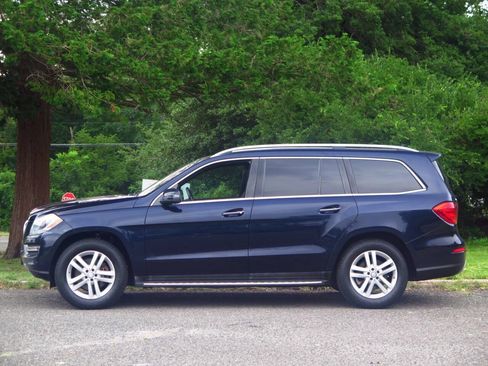 Used 2016 Mercedes-Benz GL 450 4MATIC image 2