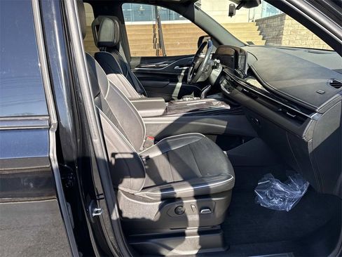 Used 2022 Cadillac Escalade ESV Sport w/ Touring Package image 11