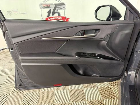 Used 2025 Toyota Camry LE image 10