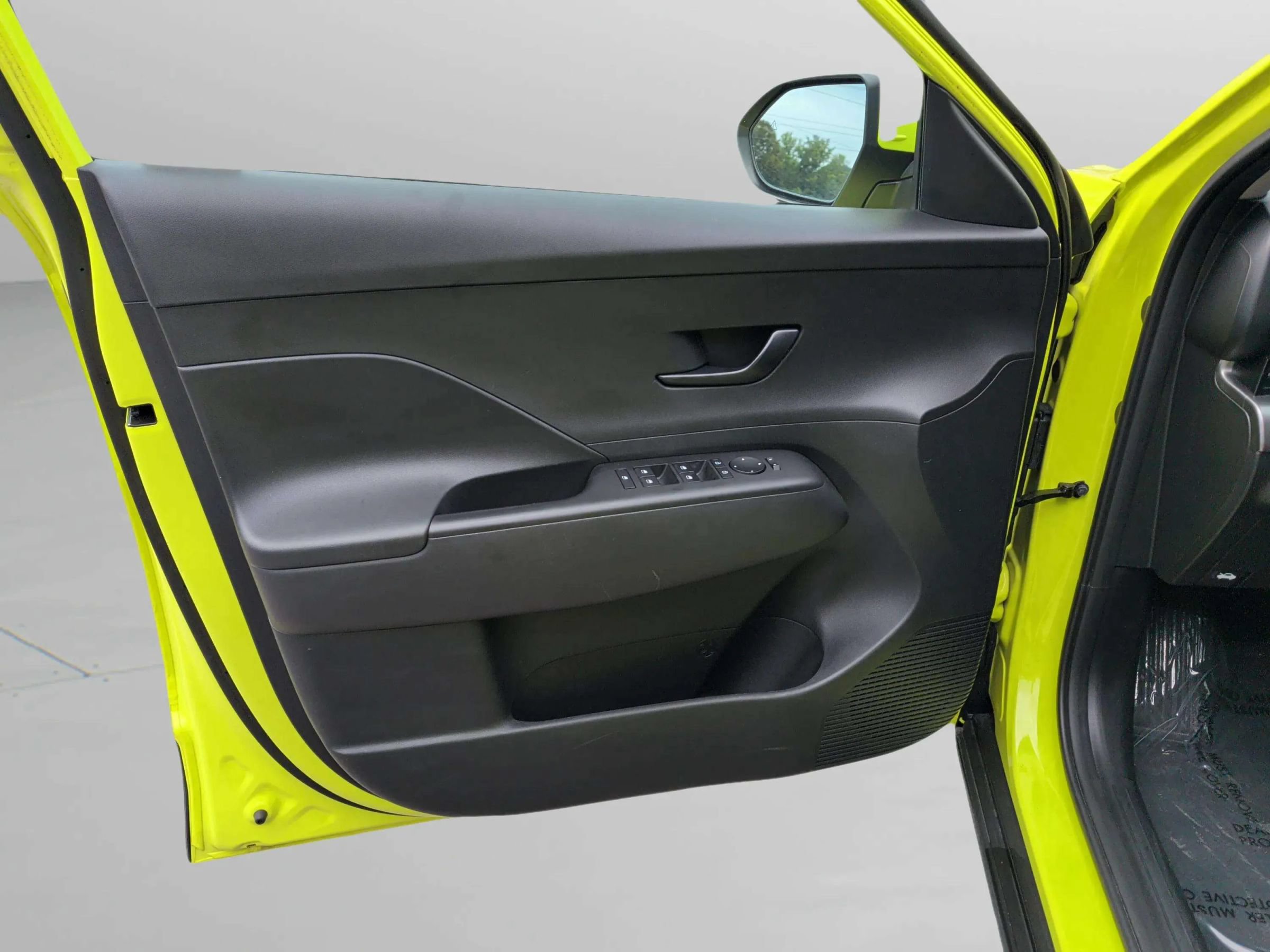 Used 2025 Hyundai Kona SEL FWD image 35