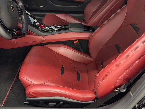 Used 2020 Lamborghini Huracan EVO AWD/4WD image 2