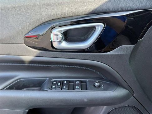 New 2025 Jeep Compass Latitude w/ Sun & Sound Group image 30