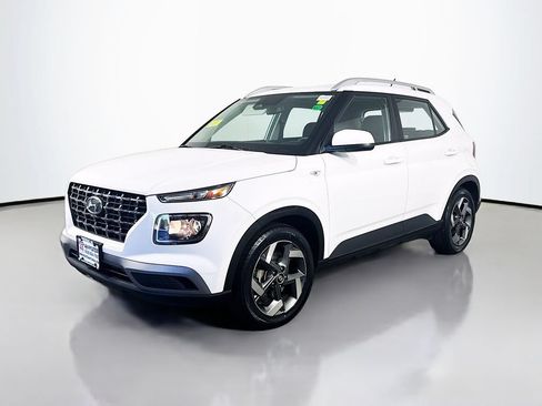 Used 2023 Hyundai Venue SEL w/ Cargo Package FWD image 2