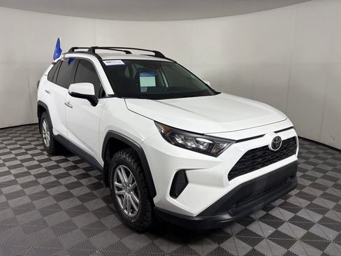 Used 2021 Toyota RAV4 LE image 1