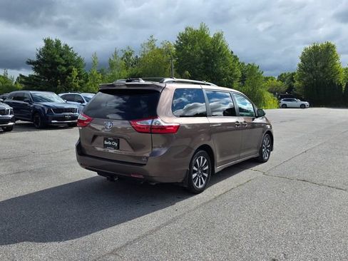 Used 2018 Toyota Sienna LE AWD/4WD image 8