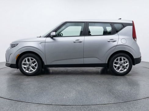 Used 2025 Kia Soul LX w/ LX Technology Package image 5