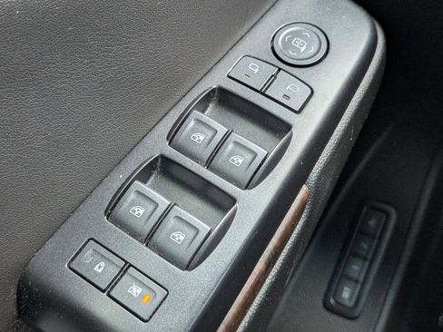 Used 2018 Chevrolet Tahoe LT image 18