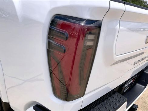 Used 2025 GMC Sierra 2500 AT4 w/ AT4 Premium Plus Package AWD/4WD image 29
