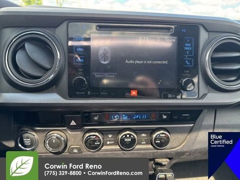 Used 2017 Toyota Tacoma TRD Sport AWD/4WD image 17