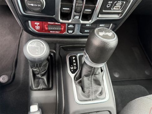 Used 2024 Jeep Wrangler Unlimited Rubicon image 16