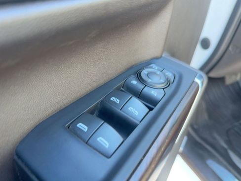 Used 2022 GMC Sierra 1500 SLT image 11
