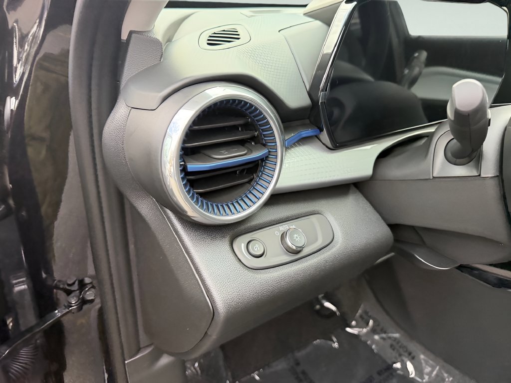 New 2026 Chevrolet Trax LT w/ Driver Confidence Package FWD image 20