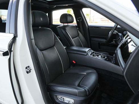 Used 2019 Rolls-Royce Ghost RWD image 25