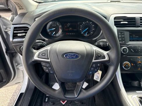 Used 2016 Ford Fusion SE FWD image 21