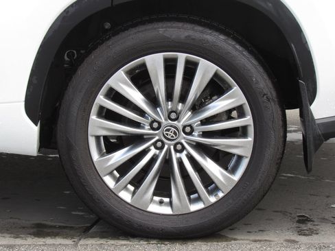 Used 2026 Toyota Highlander Limited AWD/4WD image 41