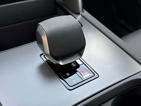 New 2025 Land Rover Discovery Sport Dynamic SE image 25