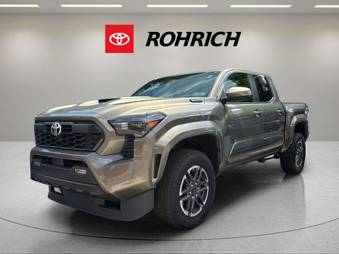 Used 2024 Toyota Tacoma TRD Sport AWD/4WD image 1