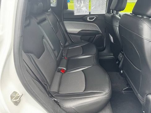 Certified 2024 Jeep Compass Latitude AWD/4WD image 15