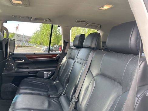 Used 2017 Lexus LX 570 4WD w/ Luxury Package image 17