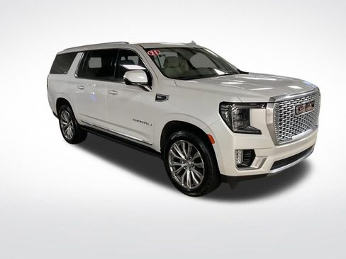 Used 2021 GMC Yukon XL Denali w/ Denali Premium Package image 8
